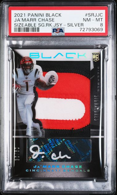 2021 PANINI BLACK SIZEABLE SIGNATURES ROOKIE JERSEY Ja’MARR CHASE SIZEABLE SG.RK.JSY-SILVER #SRJJC PSA 8
